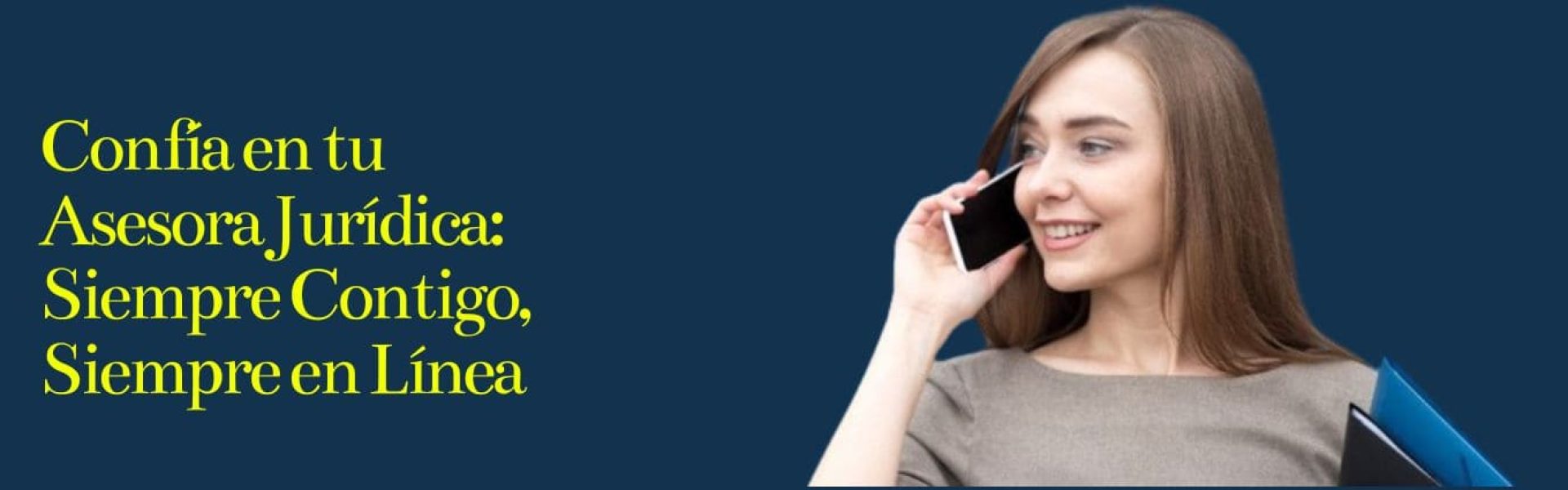 Mujer ejecutiva hablando por celular